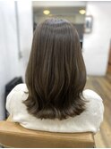 オリーブグレージュ