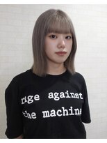 シェミール(CHEMIR)&nbsp;ホワイトグレージュ×切りっぱなしボブ【四日市】