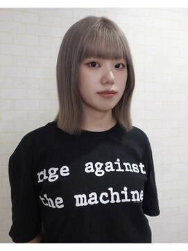 シェミール(CHEMIR) ホワイトグレージュ×切りっぱなしボブ【四日市】