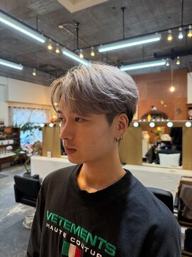 チャプター 問屋町(chapter) ホワイトベージュ韓国風センターパートトリプルカラー眉毛カット