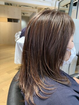 アーカイブ(archive) ブリーチハイライトの白髪ぼかし & レイヤーカット archive垂水