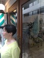 くらげ美容院 武蔵小杉&nbsp;シンプルな中にも少しのモードでおしゃれに。