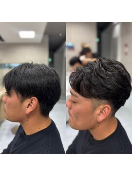 爽やか束感フェザーパーマ／柔らかセンターパート