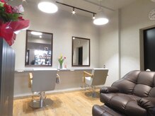 落ち着きのある店内◎小さなサロンだからゆっくりくつろげます