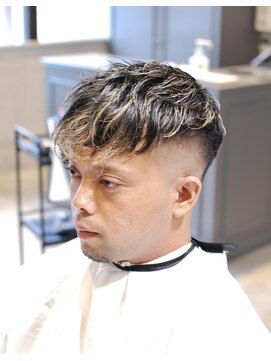 ハングアウト(Hangout) バーバースタイル/フェードカット/スペインカール/刈り上げ