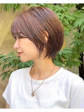 ビュー フクオカ(VIEW FUKUOKA) 美髪にオトナかわいいホワイトグレージュネビージュショートボブ