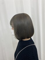 イケハ(IKEHA) ブリーチオンカラーのグレー×ボブ