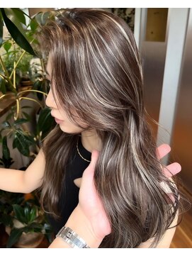 ヨロ 小岩(YOLO) ハイライトカラーミルクティーベージュケアブリーチダブルカラー