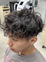 フイ 代々木(Hui)&nbsp;メンズ/アップバング/ツーブロックマッシュ/束感ショート波巻き