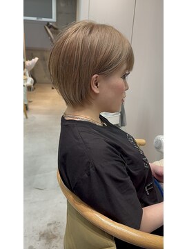 ミィ 表参道(mee.) 斜めバンク/グレージュカラー/デザインカラー/シルキーベージュ