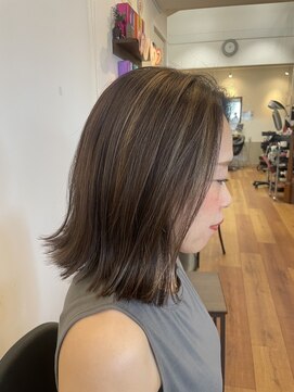 モーラ 浅香山店(MOLLA) 切りっぱなしボブ/外ハネ/20代30代40代/ハイライト/白髪ぼかし