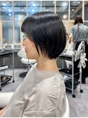 【ショートボブ×暗髪ハイライトカラー】