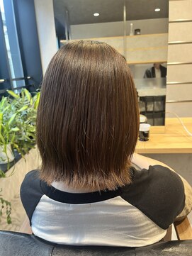 ハイパー(HYPER) パーマ履歴があっても酸性ストレートで艶ストレート