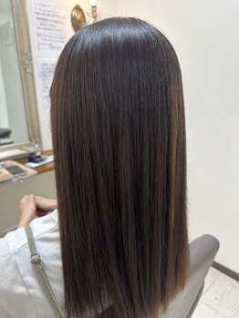 髪質やダメージレベルに合わせた施術で、ふわっと柔らかな質感×輝く艶を実現！朝のスタイリングも楽々に◎