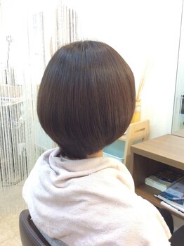 美容室 ワン ヘアー(ONE hair)の写真/大人女性の髪の悩み、特別なケアで解消しませんか。年齢による髪の変化に寄り添い魅力を引き出す髪型に。  