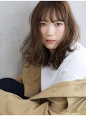 動きを付けたワンレンスタイル/ナチュラルベージュ/小顔カット