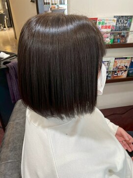 ローレン(LOREM) ミニボブ/大人ショート/ぱっつん/簡単スタイリング/愛されヘア