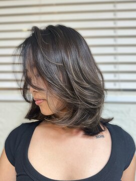 エッセンザ 梅田(ESSENZA) ミディボブ レイヤー