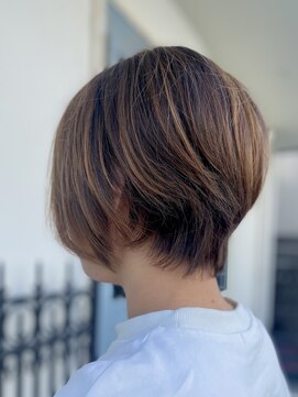 ヒゲメガネ(higemegane) ショート×ブリーチ無しハイライト×カラー