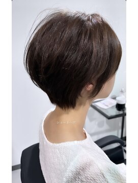 エレノア 博多ANNEX(Eleanor) 30代40代小顔ヘア簡単スタイリングくせ毛カバー丸みショートボブ