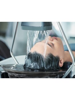 なぜ「スパ」ではなく「キュア」なのか？こだわりの技術で、上質な髪へ。癒しの時間をお届け致します。