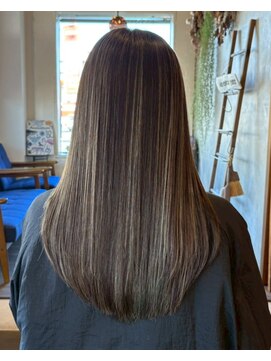 アズグロウ エクラ(AS GROW 'eclat) 美艶ストレートロング × 透明感ブラウンダークアッシュ