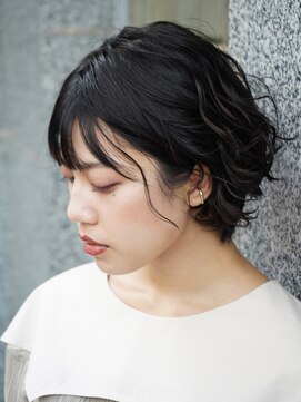 ウィーク 梅田(UiiC) ふんわり柔らかウェーブボブ