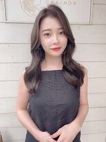 アミュレ(Amule)&nbsp;流れる顔まわりデザインがポイントロングローレイヤーで韓国風