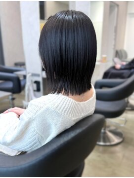 ロイ(Roi) ◎軽めレイヤーボブ黒髪ウルフ