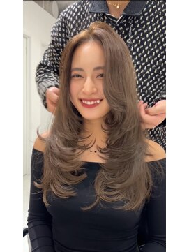 ヨロ 小岩(YOLO) ハイライトショートヘア海外レイヤーカットイルミナカラー