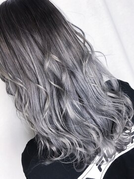 ヘアカロン 熊本本店(Hair CALON) ホワイトシルバー