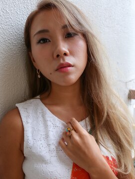 イソラブル(ISOLA-blu) 【ISOLA-blu】プラチナベージュ×ロング