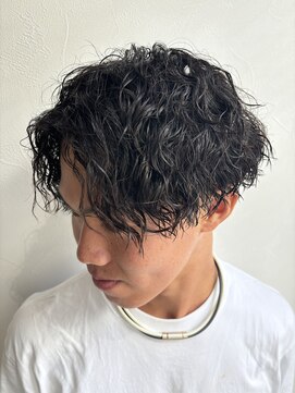 グラフ 立川(Graph.) センターパートツイスパ前下がりマッシュメンズカット