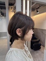 エレ 博多(ere)&nbsp;耳掛けショート/レイヤーカット/白髪ぼかし/博多