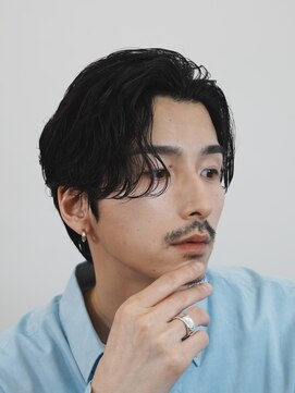 レタッチバイフィフス(RETOUCH by fifth) 男らしさ溢れる緩めのスパイラルパーマのセンターパート