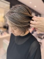 ステア ケース(stair case) ショートスタイルに合わせた脱白髪染めデザイン