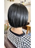 ブルーブラック×艶感コンパクトボブ
