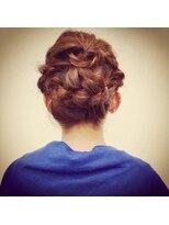 ビースタイル(Be STYLE)&nbsp;編みこみでガーリーアレンジ