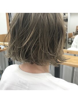 コス(kos) ボブにハイライト