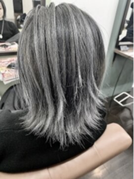 ネウィ グランデ 横浜(newi grande) マッシュウルフくびれショート前下がりボブシルバーアッシュ