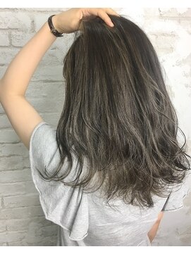 プライズ 所沢プロぺ通り店(prize) ミディゆるウェーブハイライト/グレージュカラー