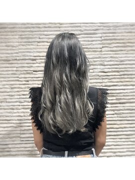 ビス リアン 川口店(Vis lien) くせ毛風パーマ/大人かわいい/小顔/シルバー/アッシュ/束感