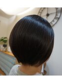 丸いシルエットのショートボブ