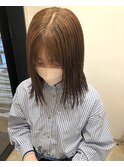ブリーチしないマットなベージュにぱっつんミディアムヘア