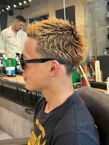 ビンゴ(BINGO)&nbsp;1648金髪ツーブロック刈り上げハイトーンカラーバーバースタイル