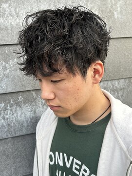 ヒュイル バイ ニアウ(Hwyl by Niau) メンズマッシュシャドウパーマスパイラルパーマニュアンスパーマ