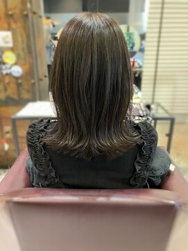 ノーム バイ アウラ(norm. by aura) 段なしくびれミディアム