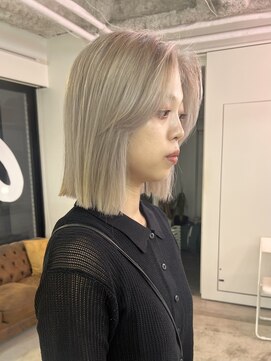 マジコ 下北沢東口店(Magico) ダブルカラーケアブリーチハイトーンベージュレイヤーボブ