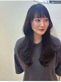 ロングレイヤー顔周りレイヤー黒髪韓国風くびれヘア