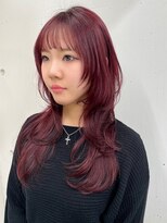 シーン(seen) 【ワインレッド×ハッシュカット】ロングウルフレイヤー赤髪